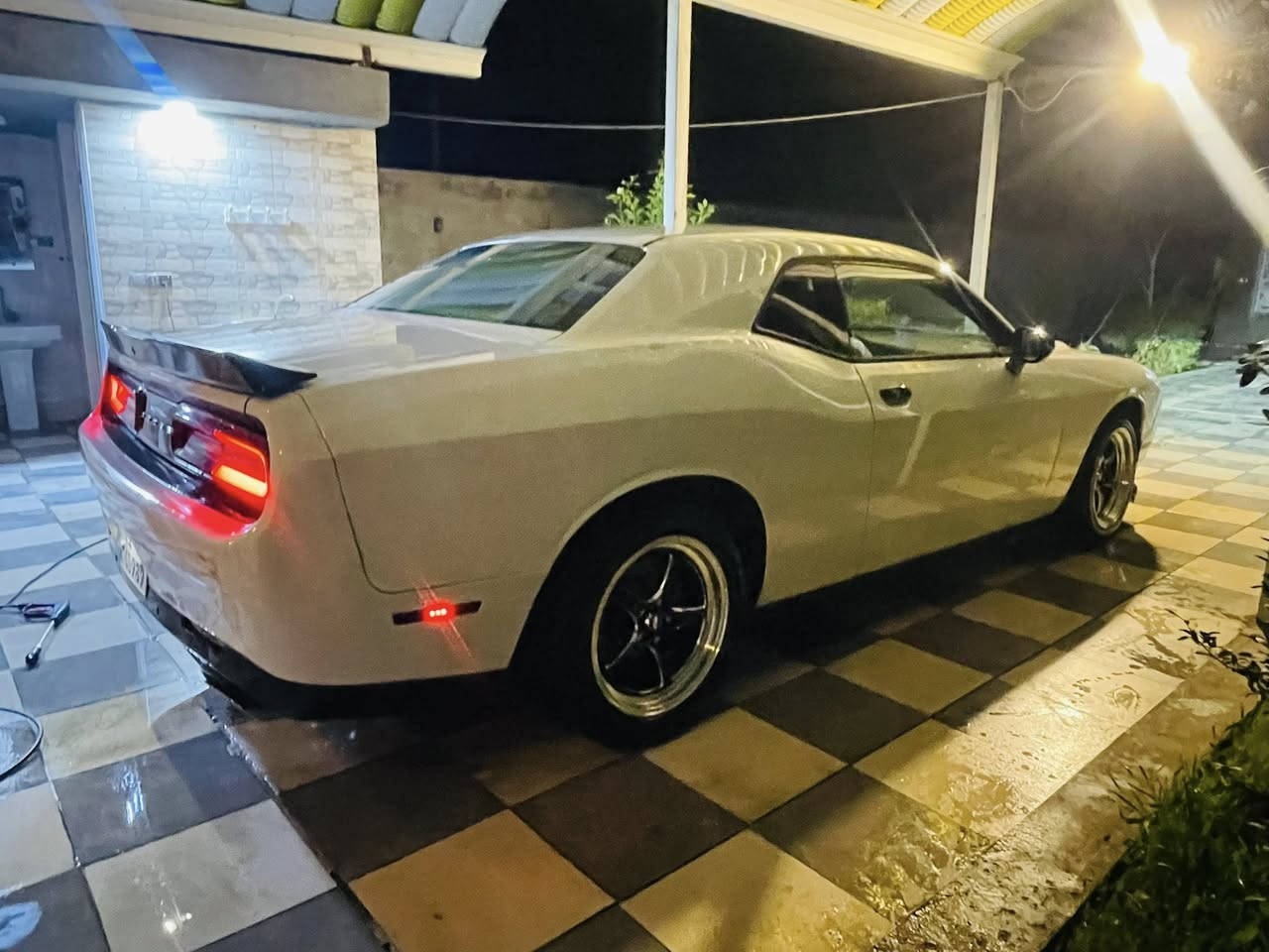 جالنجر 2016
محرك 3.6 تو ويل شاشه جبيره 
كير محرك كفاله ماشيه ٨٠ الف ميل 
صور الحدث مرفقه السياره بدون شاصي ولغد جكه ما بيهن 
بدون صبغ السياره تبديل جاملغ وبنيد اصلي  الدعاميه الخلفيه نفسها راجعه فقط مفتوحه راجعه السياره وكاله
الدشبول مبدل كامل هوه ولسستم مال ايرباكات 
العدادات ولا اي شي مشتغل بيها لا سيرفس ولا ضوه الايرباك 
حداديه امامي خلفي بشرط كارتون 
كشرها جدا ممتاز لا بارد ولا شخوط حيل نضيف 
الوياله وتايرات البارحه بدلتهن باتري جديد هم بدلت 
ما بيها مصرف ربع دينار حته طستها ناعمه كلش 
السعر ١٥٨ وبيها مجال 
مكاني بابل سياحي 
***********
متواجد واتساب
