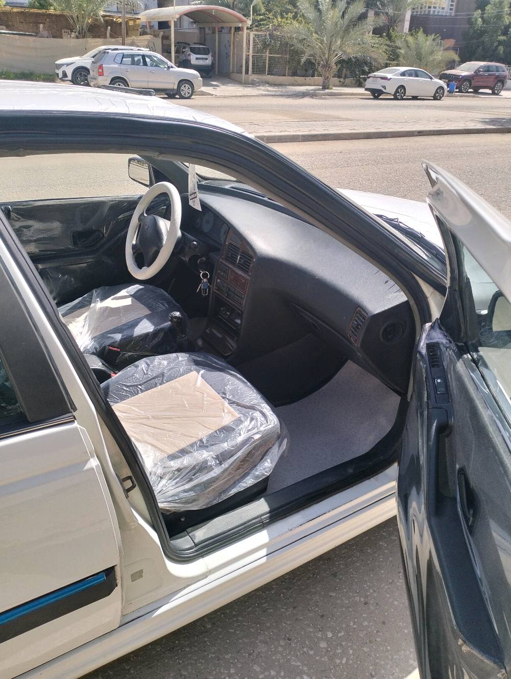 بيجو بارص موديل 15السيارة نصبتها حلوة مدوشمة كشنات ارضيات سفري  العنوان النجف رقم انكليزي راعيها يريد مداور 