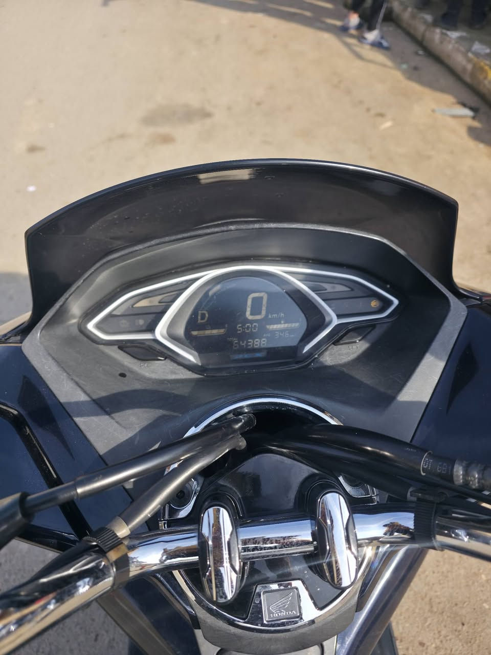 سلام عليكم PCXجيل ثالث ياباني Jfدراجه هايبرد بصمات ثنين دراجه مزوده من خارج دراجه مال رمبه بعده السعر خاص مكان الدرجه ديالى ***********
