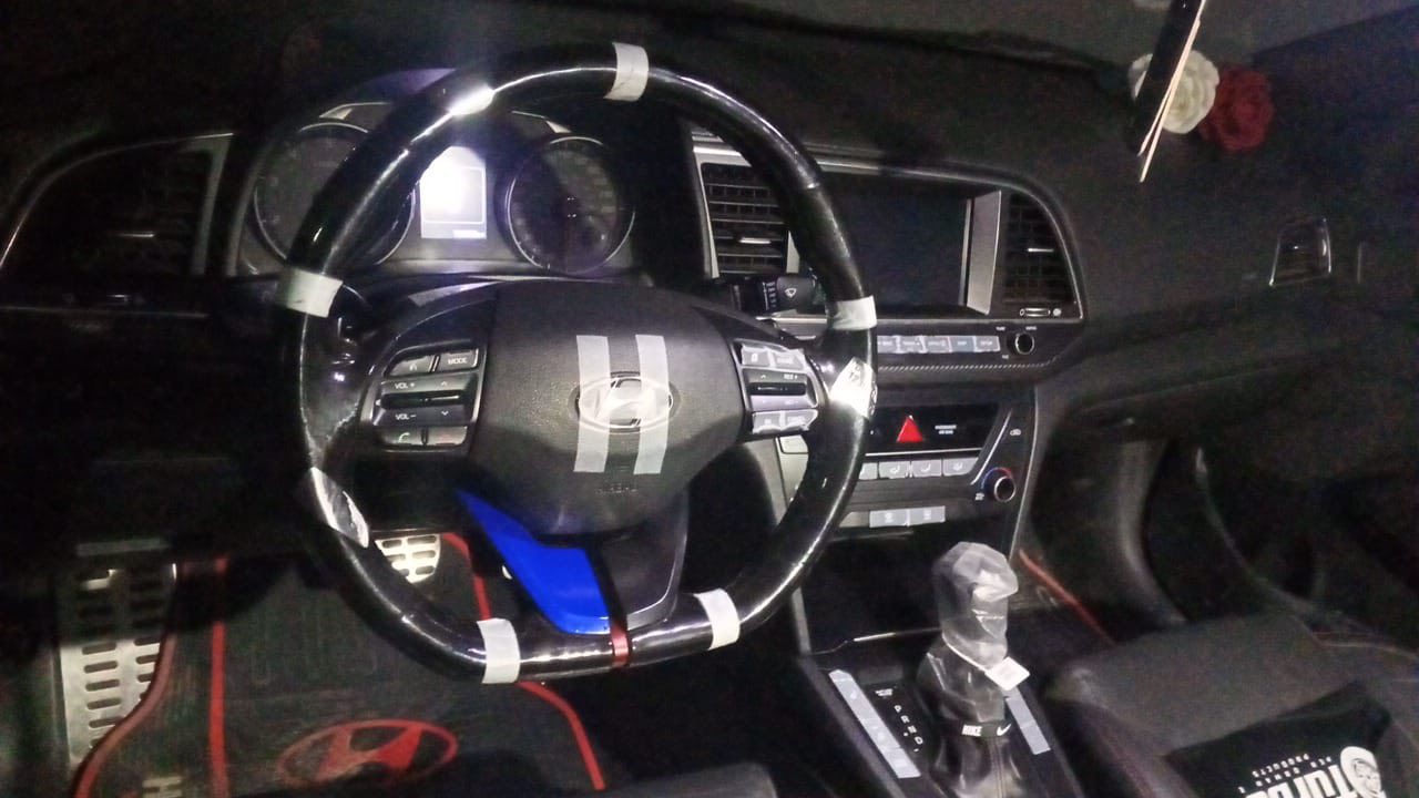 1شفتات ستيرن
2هيتر ستيرن
3كشنات جلد حار
4كامره 160درجه
5 ثالث انظمه قياده
6 سياره كلين بدون ضرر 
7.  6سماعات 
8وارد كندي 
9سياره رياضي سبورت 
10فتحت سقف 
11ويل 18شركه 
12تشغيل عن بعد 
13اشاره ترحيب
14صندوك ذكي 
15شرط شركه 
الرقم كورك ***********
اسيا ***********
الشراي يتصل عل رقم ويتدلل 
السعر خاص
