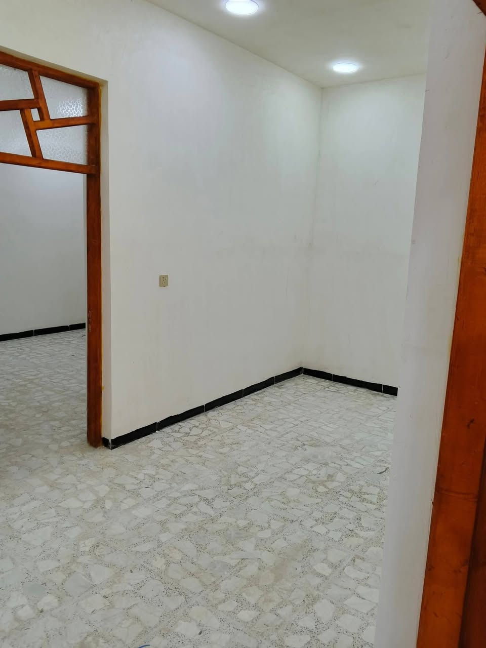 بيت 100متر
هسه هو طالع من الخلفه
البيت كامل على اخر حبايه جيب اغراضك وكعد
مكان بغداد منطقه الرشاد مقابيل حي النصر شارع مشويات السيد
خدمات كامله مي وكهرباء ومجاري وتبليط ورصفه واناره
***********
سعر البيت70مليون
ولقطع100متر25مليون
طابو ملك صرف صناعي
