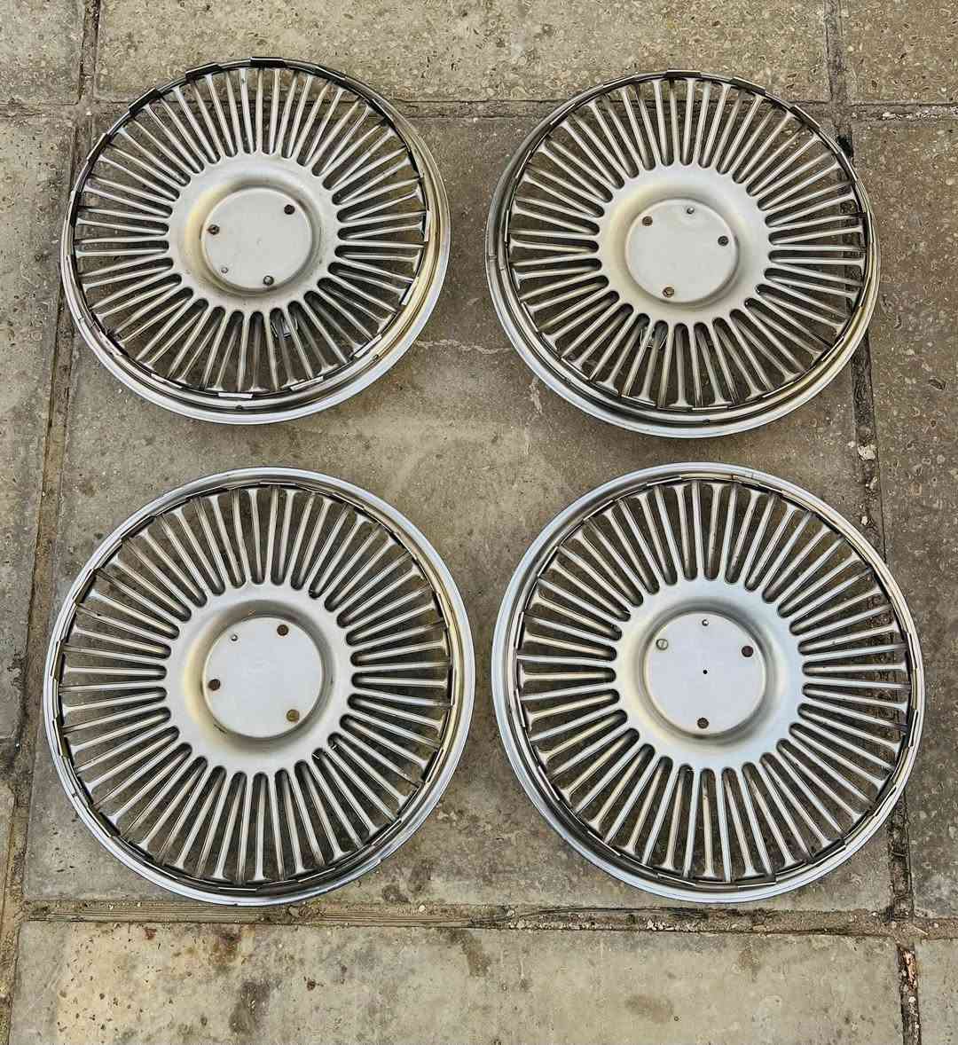 السلام عليكم البيع كبات كلكسي حجم 14 ⚜️
كبات نضيفات لاسيم طاك ولا مفتوحات 
مكاني حريه 🩷🫴
***********
