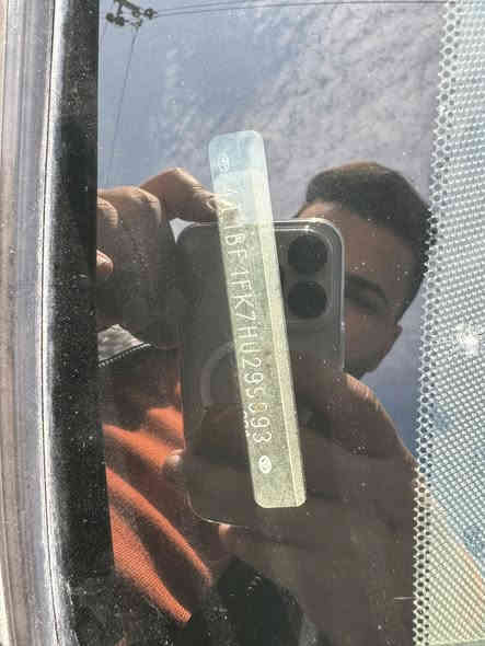 سلام عليكم 
تويوتا كامري ٢٠١٧وارد امريكي 
فول مواصفات تةنها بةصمة نية 
سلايد،گوشين كارةبا ،شاشة،كاميري ،ڤوليوم ،تحديد سورعة ،
وةزوور مواسفات تر سةيارةكة بةكلين داخيل بووة تةنها يةك جاملغ پیشەوە سبوغ شانصي بةتانة بةشةرت تةنها بةدةنةكةي قنجاوة بي ئيرباك 
90milروویشتووە
بەناوی خؤمە
نرخ١٥٣$
رەقەم موبایل ***********فایبەر وە وەتساب
