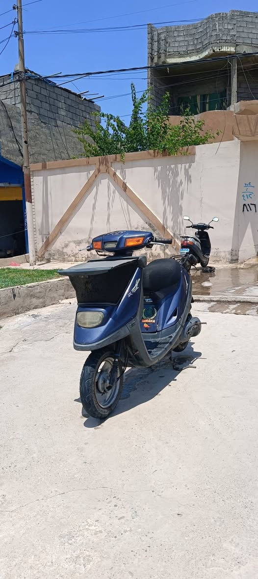 السلام عليكم
شباب الماطور معروض للبيع 🏍️🏍️🏍️
 نوع الدراجة ياماها بزون بردا ياباني
الدراجة شلعة ومعدل 60
دراجة ناعسة ورزنة 
 الوايرمنيه كلها شغاله 
 المحرك والقبغ هندر شرط 
 ماتصرف عليه ربع غير ال ((دهن))وال ((بانزين))
 السعر 300 وبي مجال 
 🔴 شاص ملحوم

مكاني موصل الايمن

الشراي يتصل 
***********
