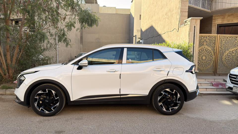 كيا سبورتج وكالة الشركة الدولية موديل 2023
اللون ابيض
السيارة ماشية 38000km
المواصفات
بصمه+بصمة ابواب
نضام ترحيب عند الاقتراب
 كراسي كهرباء
اريل نفكيشن
شاشه تاب 
حساس امامي خلفي
سايد بريك بصمه
مود درايف اربع وضعيات قياده 
اوتو هولد
نضام منحدرات
نضام مانع انزلاق
بصمة عدد 2
كامرة خلفية
تبريد قطعتين
 فول تحكم إستيرين
شفتات إستيرن
شاحن واير ليس
لد امامي ليزري
تدفئة كشنات
مري قابله للطي
شاشة لمس ابل كار بلي 
بيها تبديل دعامية اثر الشخوط الدعامية من الشركة وكالة 
وشخط بالباب موضح بالصورة 
السعر 22.200$ وقابل للتفاوض 
مكاني بغداد السيدية 
رقمي ***********
