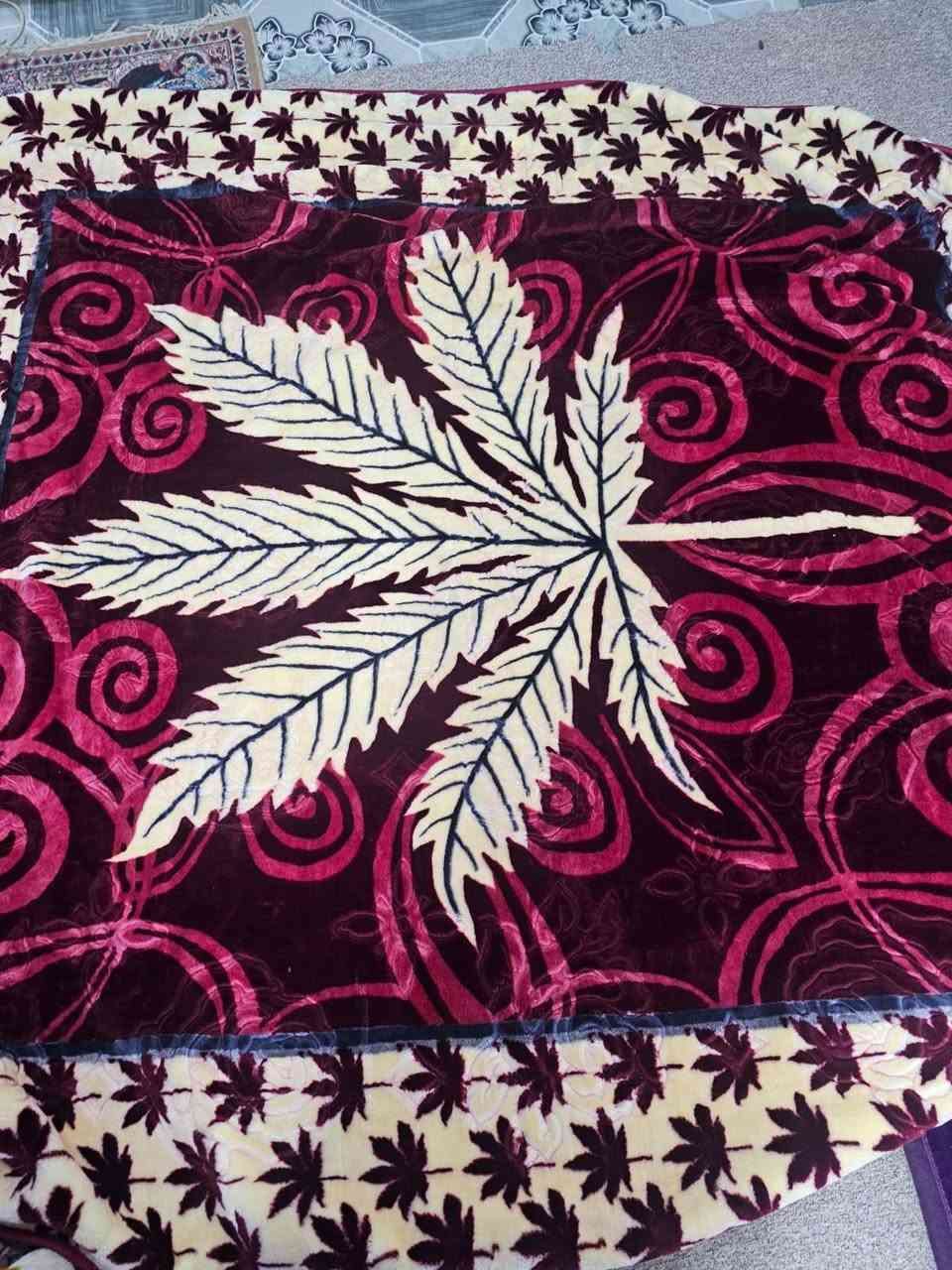 سلام عليكم يوجد لديك  بضاعه جديده بطانيات قديفه مقدف حفر نفرين باله بانسب الزوج ب25 ويوجد لدينا توصيل الاستفسار على الرقم التالي ***********
