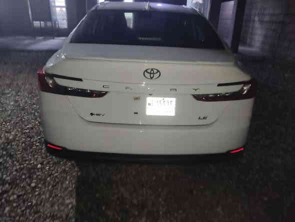 السلام عليكم 
للبيع 
كامري موديل 2025 هايبرد مواصفات LE منفيس رقمها مجاني بصمه تشغيل لاسلكي تبريد قطعتين السياره جاهزه 
صوره الشاصي والضرر مرفق بالمنشور 
السعر 225 وبيها مجال 
عنوان السياره ناحيه الزاب قريه اصبيح تحتاني 
للاستفسار الاتصال على الرقم التالي 
‏‪0781 437 4183‬‏
