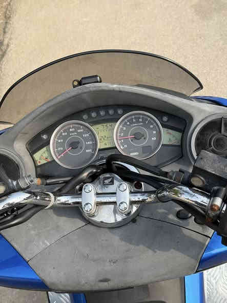 سلام عليك 010 S7
اربع تحويلات 7 نمر 
كير مكينه مكفولات 
الكفرات مكفوله من الزلغ
ماشيه 16 بعدها رنبه 
بانزين محسن دهن امزويل
حمواه ربع متصعد ابد 
ماصدات بيها لدات بلاديه مو تحوير
الدراجه اذا ما بطنشت بلشلعه رجعها
***********
