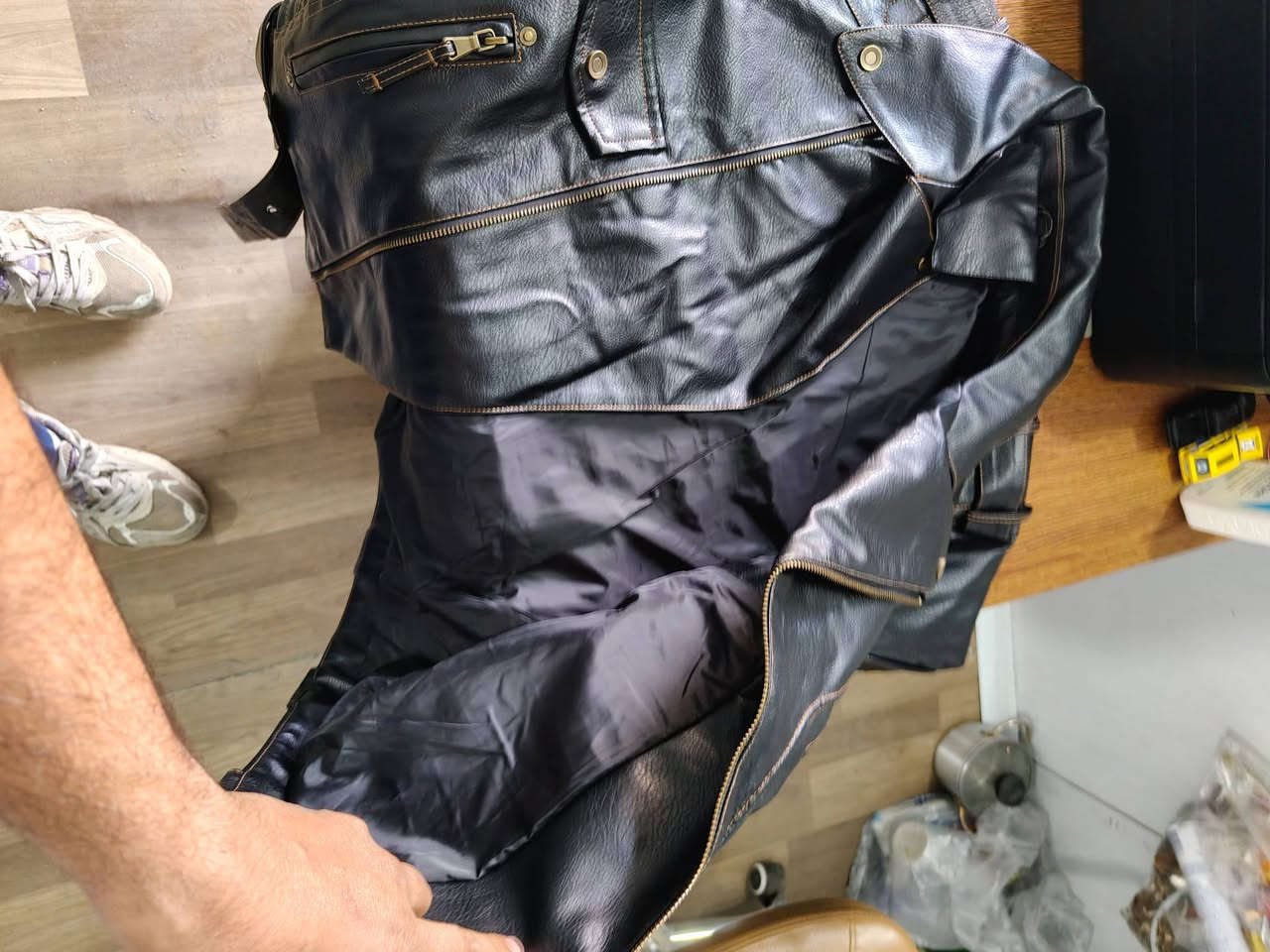 سلام عليكم اخواني الطيبين
عندي هاي القمصله للبيع نظيفه ما ملبوسه جلد ثخين وثكيله بسعر حلو 50 الف فقط
مكاني البصره
***********
