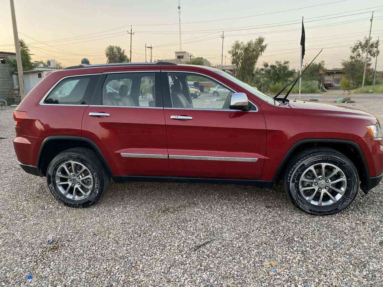 السلام عليكم 
جيب لاريدو ٢٠١١ للبيع داخلة كلين  والسونار مرفق بصور  مواصفاات عاديه كشن سايق كهرباء بصمه كامرا دواره   مكينه  وكير كفاله  مكان ديالى بعقوبه سعر ١٥٥ 
***********
