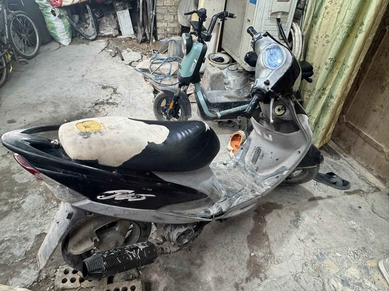 السلام عليكم دراجه ماكس منغولي للبيع مكينه مامفتوحه كهربائيات كله شغاله بيه صالنصه توبو سعر ٦٠٠ وبيه مجال المكان شعب حي التجار للستفسار ***********
