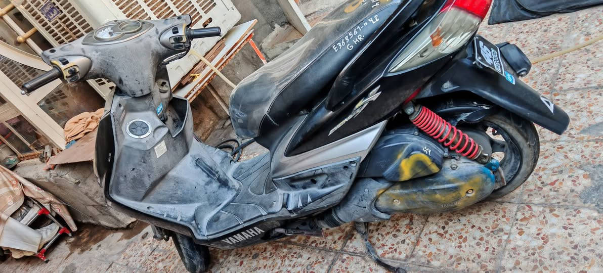 السلام عليكم سكنس فحل رمبه ع ايدي من جبتها ليهسه بس شهر استخدتمها لان التزمت بعمل نزلتها ب 1450 مشيها حقيقي كهربائيات كلها شغاله شديتلها لدات من جبتها سويجين بيها نواقصها الويل الوره طبيت بطسه ونعوج وتاير وشوي فقط كلها بلاد الدراجه امانة الله رايدها 850 وبيها مجال بسيط متوفر واتساب *********** مكاني بغداد حي الجهاد
