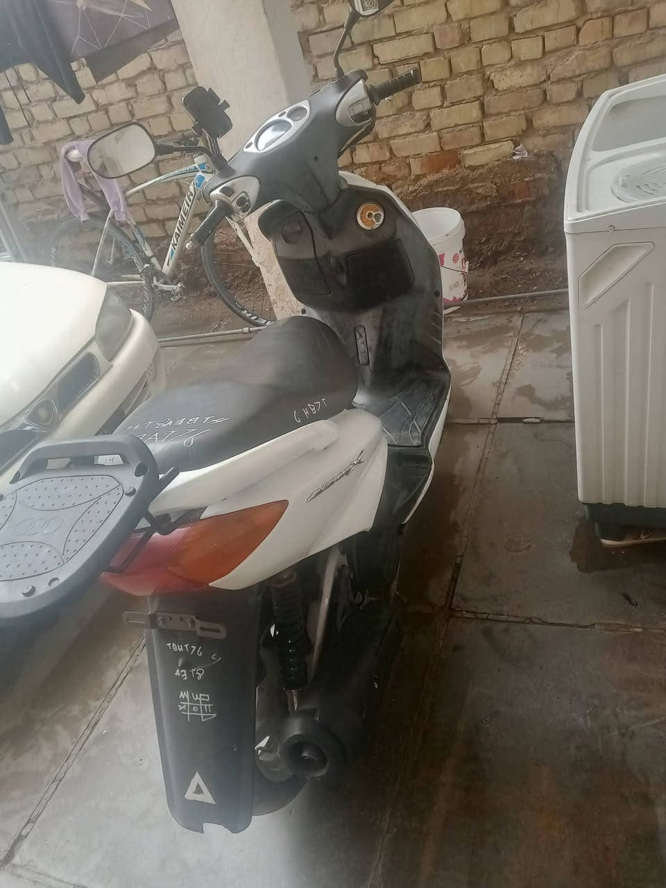 سلام عليكم دراجة 110 للبيع دراجة كاملة مكملة من كل نواحي مكينة بلادي كفرات بلادي كهربائيات كلهة شغالة استان كهربائي سعر 725 وبيهة مجال  مو شراي لا يدخل متواجد واتساب *********** مكاني بغداد العبيدي ملاحضة كمركهة مدفوع و منفيس بيها
