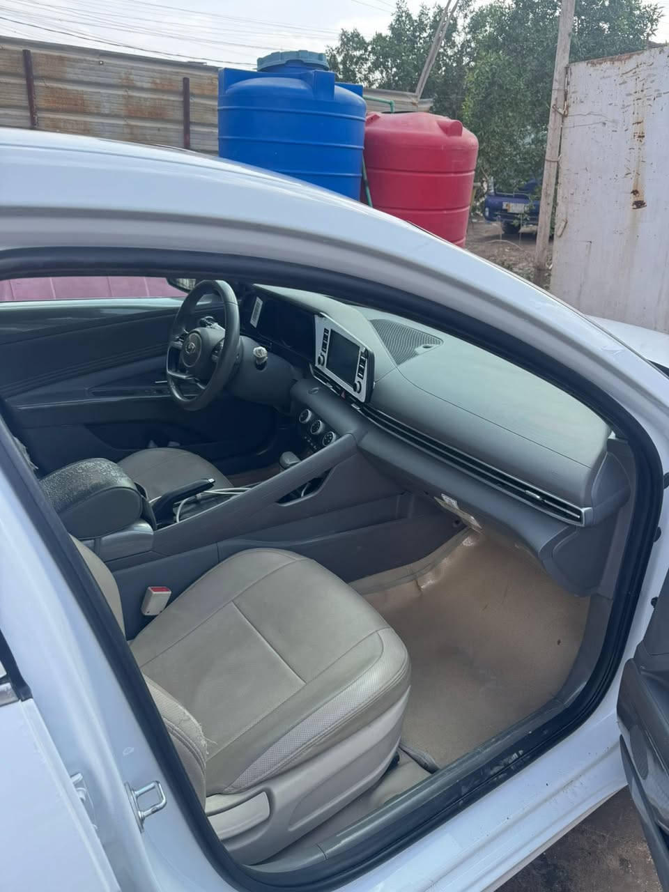 السلام عليكم 
النترا خليجي مديل 2023 اقصاد نضام كفيل نفس البيت الكفيل ماشيه 118 السياره مكفوله من الصبغ والضربه والبارد المكينه 1600 السياره جاهزه مابيهه نقص مكفوله مكينه كير حداده تخم تاير جاهزه السياره فول مواصفات فتحه بصمه والموصفات المعروفه مال النترا..
السعر :155 وبيها مجال قليل.
العنوان : بصره دور النفط..
رقم الهاتف : ‭..0771 673 6201‬
