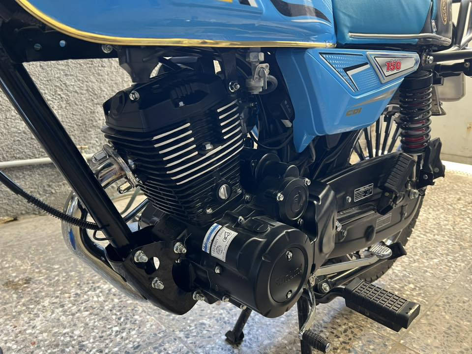 دراجة ايراني سونلك 2025زيرو ماماشية اصلا كلش قليل مكينة سودة 150السعر 850وبيها مجال (كلش قليل) حك الجية بس غير متواجد علفيس اتصال فقط ***********
