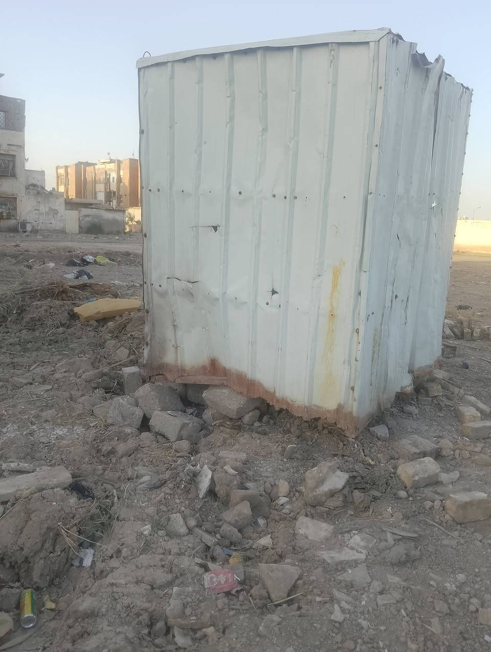 السلام عليكم كشك لبيع100وبيه مجال 2X2
***********

