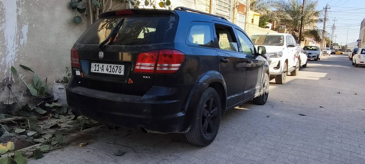 السلام عليكم  دوج جورني موديل ٢٠٠٩ رقم بغداد باسمي للبيع أو المراوس بأحدث  المواصفات 
سبعة راكب 
منظومة غاز بيها 
كشنها كهربائي 
محركها وكيرها جدد بالباكيت 
حداديتها جديده صارلي شهر من مسويها
دواخلها نظيفة 
السيارة بيها جهات جاردة وكما موضح في الصور 
السعر المطلوب ٨٧ وبيها مجال 
مكانها بالنجف 
رقم الهاتف *********** النجف, العراق
