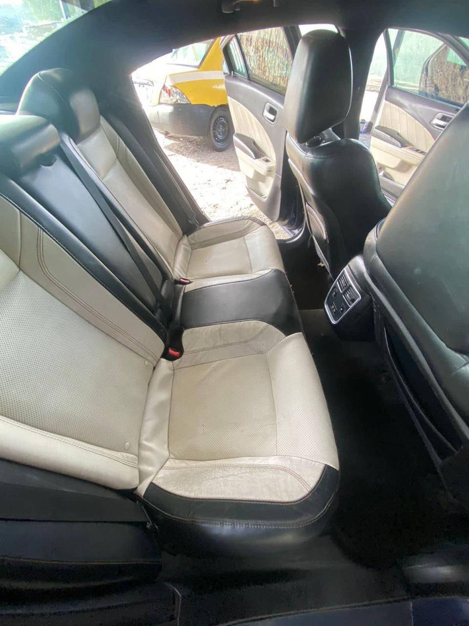 السلام عليكم
تشارجر R/T 2016

وايد بدي لون مميز نيلي شذره فول مواصفات عدا الفتحه 

بجم كبس محدثه كامل srt widebody سيارة جاهزه ع اخر حبه بدون نقص ادامه جديده وتخم تاير وباتري وحداده كله جديد مابيها نقص ولا ملاحظات رقمها بغداد انكليزي بأسمي تحويل مباشر سنوية لل٢٠٣٠

حادثها بيبان جهة الراكب بدون دواخل مبدلات وبيها طخه كلش بسيطه من وره وانصبغ شويه من الصندوق جوه مسطرة البكلايت ع كد شبر بحافه الصندوق
***********
