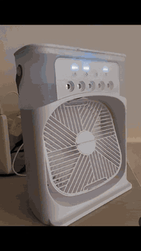 مكيف هواء شخصي صغير محمول (Mini Cooling Fan). 
يعمل على تبريد وترطيب وتنقية الهواء.
يحتوي على 3 سرعات تبريد وإضاءة ليلية بـ 7 ألوان.
يمكن استخدامه كفواحة عطرية.
يتميز بتصميم صغير وخفيف وسهل التنقل والحمل.سعره 15 ألف أوربي اصلي #@ @إشارة


**إذا كنت صاحب هذا الإعلان وتريد حذفه لأي سبب، رجاءا أرسل رسالة إلى الدعم الفني**