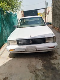 سياره سيدان للبيع  مكينه وكير ففتي ثنين ونص باسمي تخمم تاير جاهزه  078...
