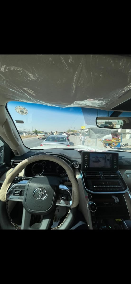 تويتالاندكروز لمتد موديل 2023
مكفوله رقم شمالي وكاله جهان الدوليه 
هزه جديده بغداد المنصور ***********
ماشيه 40
