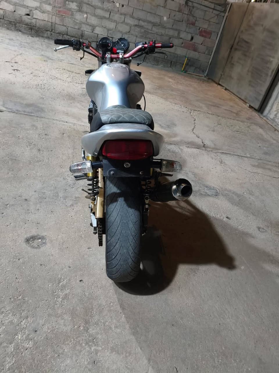 السلام عليكم سيبي للبيع  جيل ثاني ١٦والف دراجه سعره ١٥ وبي مجال والدراجه المكينه من جوه كفاله والي عنده مراوس عادي اراوس الشراي اتصل على الرقم ***********
