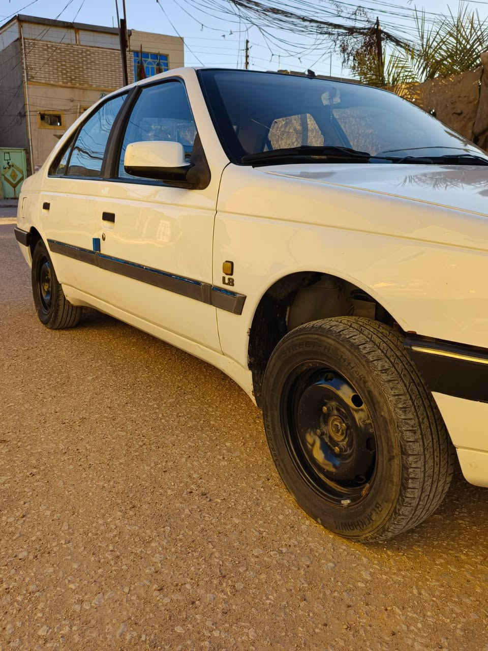 سلام عليكم الغوالي بيجو 405 اكد مديل 16 جاهزه من كير و مكينه حداديه وره  و كدام تدفئه تبريد رقم نجف الجديد بيها طخه مكان السبير و البنيد بي جف طخه بنص و امطبع بس و الباقي كفاله من كلشي مكاني نجف *********** بي واتساب السعر 48 وبي مجال حك الجيه
