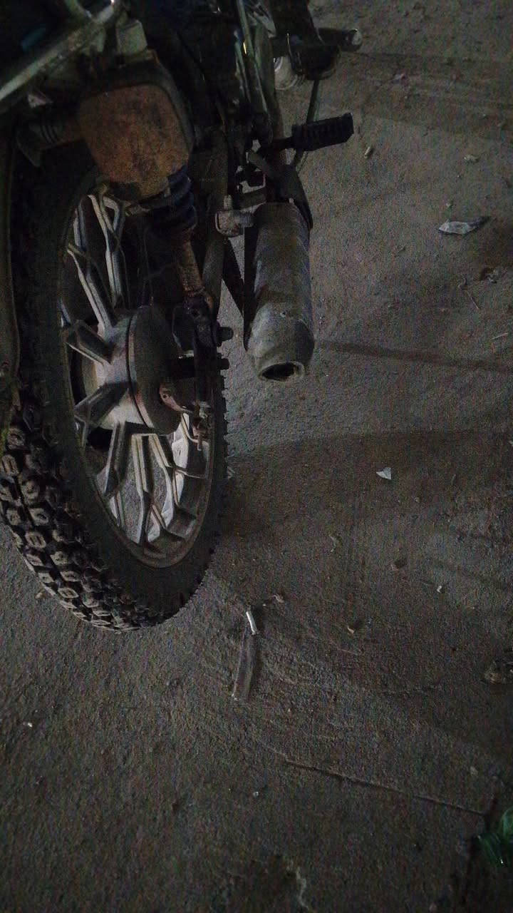 ماطور للبيع بارت 5 كير راس 200 نضيف الماطور بس يحتاج غسلة وبرغي خارجي مال الزيت معو ملحقات زينة ب 100 ألف 
سعره كله 650


**إذا كنت صاحب هذا الإعلان وتريد حذفه لأي سبب، رجاءا أرسل رسالة إلى الدعم الفني**