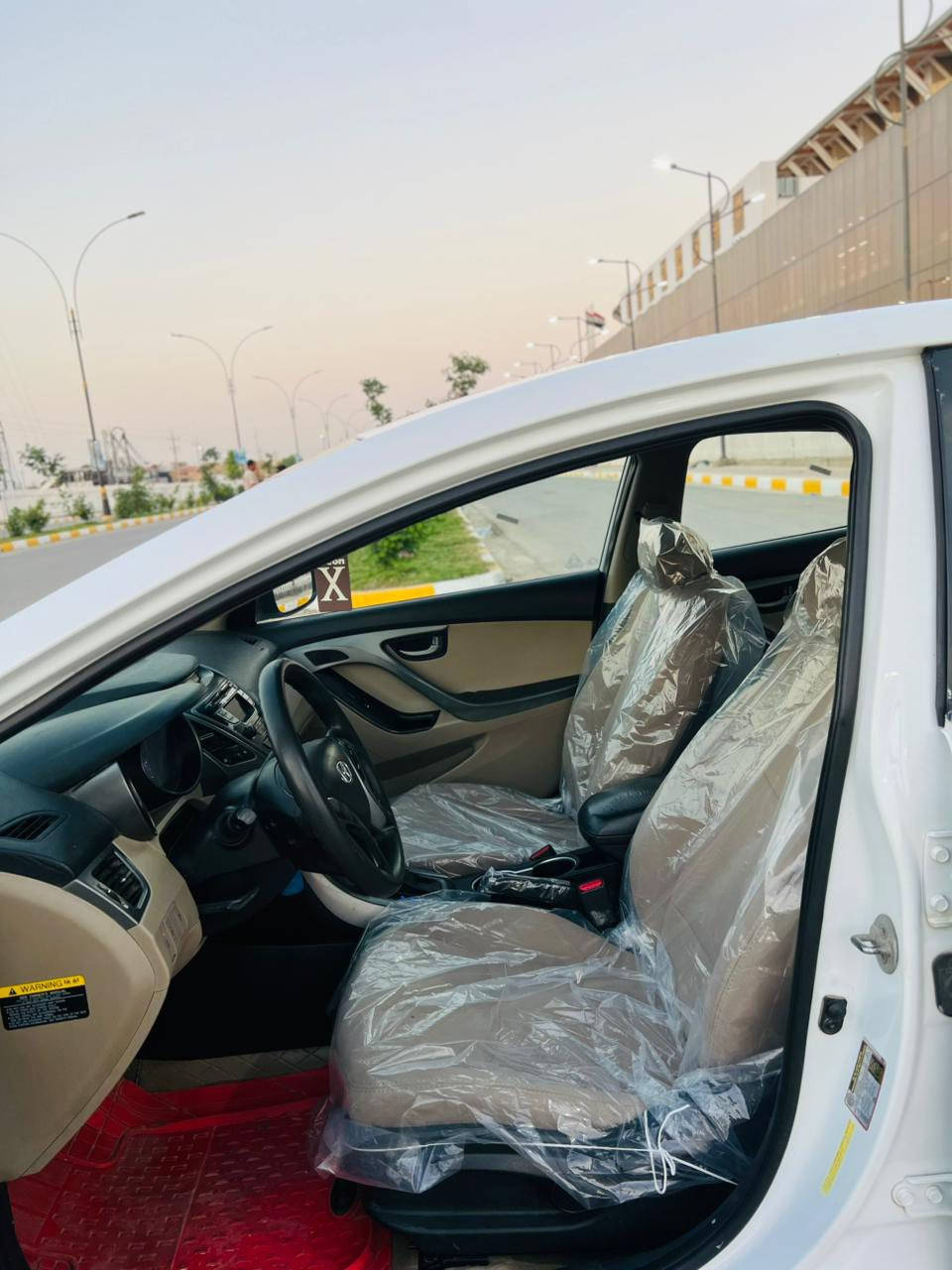 الانترا 2016 حره كربلاء مشروع وطني  تحويل مباشر بسمي سنويه جديده وارد امريكي حادثها بنيد مبدل ومقدمه الجاملغ رش صبغ  فقط سياره جديده وجاهزه محرك كير حداديه تبريد طخم تاير كله جديد لايت عالي ناصي تحكم استيرن ايكو داخل بيجي 
حجم المحرك ٢٠٠٠ دوش ماشيه ١٥٠ مكاني ناصريه الاتصال. *********** 
السعر 115  وبيه مجال
