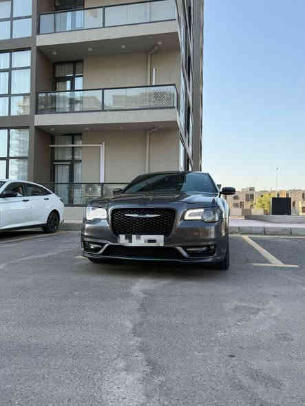 للبيع اوباما كرايسلر  (2020) اصل خليجي وكالة هارلم 
تو ويل  300  S  هيمي (5700) 

بچم عريض 

السيارة ماشية ٦٦،٠٠٠ 

رقم مميز سليمانيه الجديد تحويل ثاني يوم  

السياره مظللة بالسنويه

المواصفات :
* پانوراما . 
* داخل جلد لون ابيض
* برده خلفيه كهرباء
* سكليتر كهرباء
* حساسات امامي خلفي
* مصابيح امامية زنون 
* ويل قياس 20 أنج 
* شاشه كبيرة مع نظام ملاحة نفكيشن GPS .
* سستم صوت الپاين 
* ⁠دمام صوت 
* مقاعد أمامية كهربائية عدد 2  خزن وضعيات
* مقاعد أمامية تبريد وتدفئة . 
* تشغيل عن بعد . 
* تدفئة ستيرن . 
* تدفئه وتبريد  اقداح
* محدد سرعة . 
* كاميرا خلفية .
* مرايا متحسسة للاضاءة العالية .
* كير شفتر بالستيرن . 
* دخول ذكي (بصمة)

ملاحضه السيارة مكفولة  عدى الجاملغ الأمامي بي بارد كلش قليل بدون فتح  شغل درجه أولى

السعر 30,000 وبيها مجال قليل
***********
