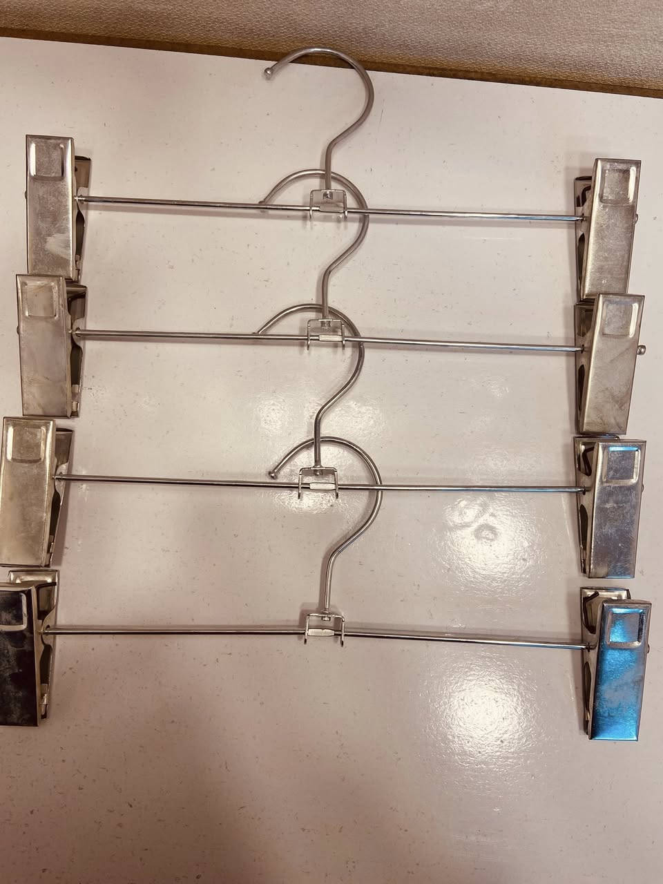 سلام عليكم تصفيه مال محل تعلاكه ملابس سعرهه 500 دينار
تعلاكه مال بنطرون او بجامه سعره القطعه الف دينار 
وموجود توصيل وهذا رقمي ***********
