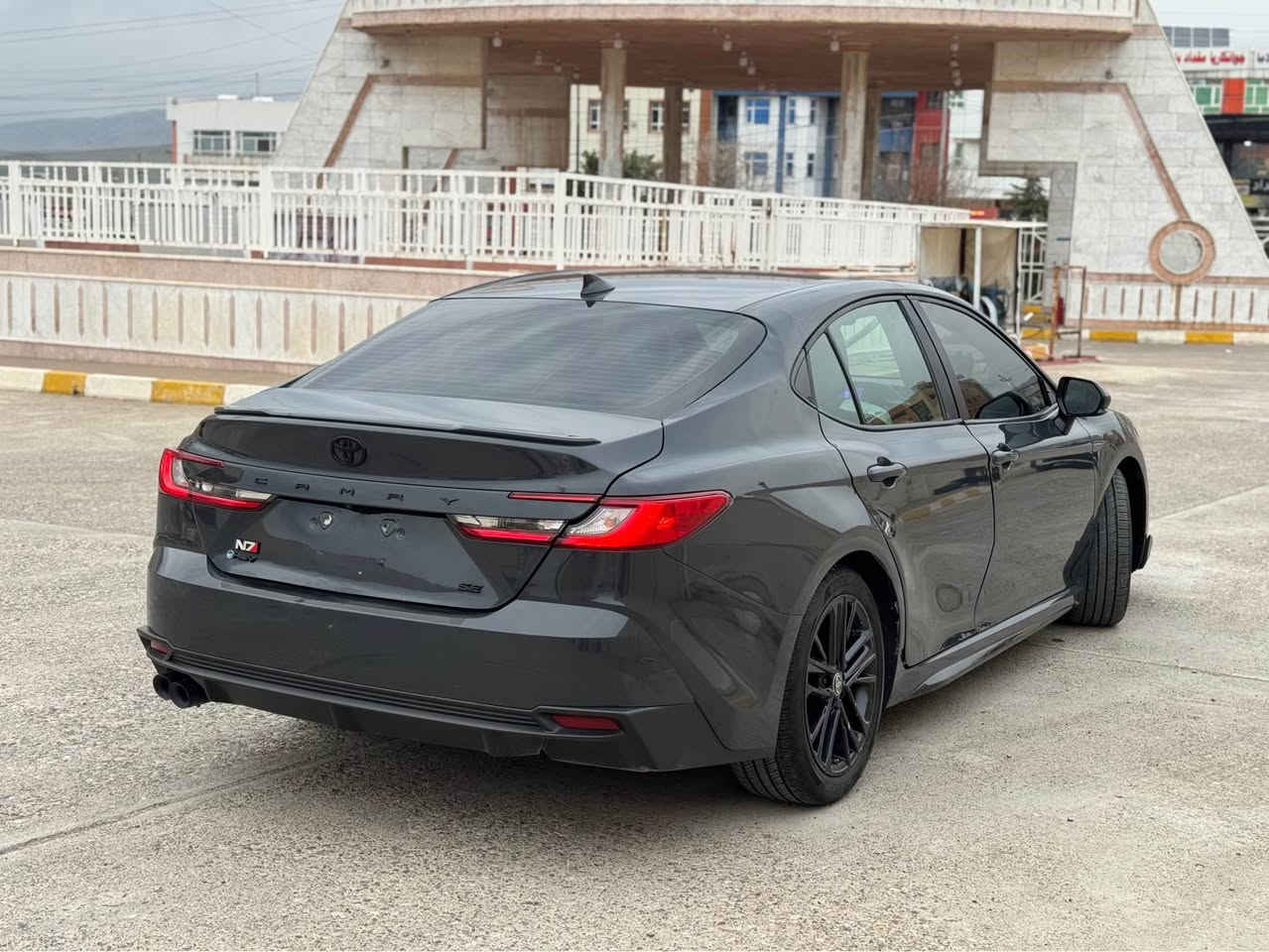 Toyota Camry SE Hev 2025 

بجم و خلفي كبس شرط ✔️

بابين صبغ و ارباك بس بردة طاك 👌
و مكانين صغير بي بارد و رقم الشاصي بالصور 
هايبرد و بانزين 🔋
كل شي بلادي شركة و بدون مصرف 💯
مواصفات SE المعروفة 🎖️

سعر 🔥 220 و مجال
مكان عقرة "ئاكرئ"
واتس اب و كورك *********** اكر, نينوى
