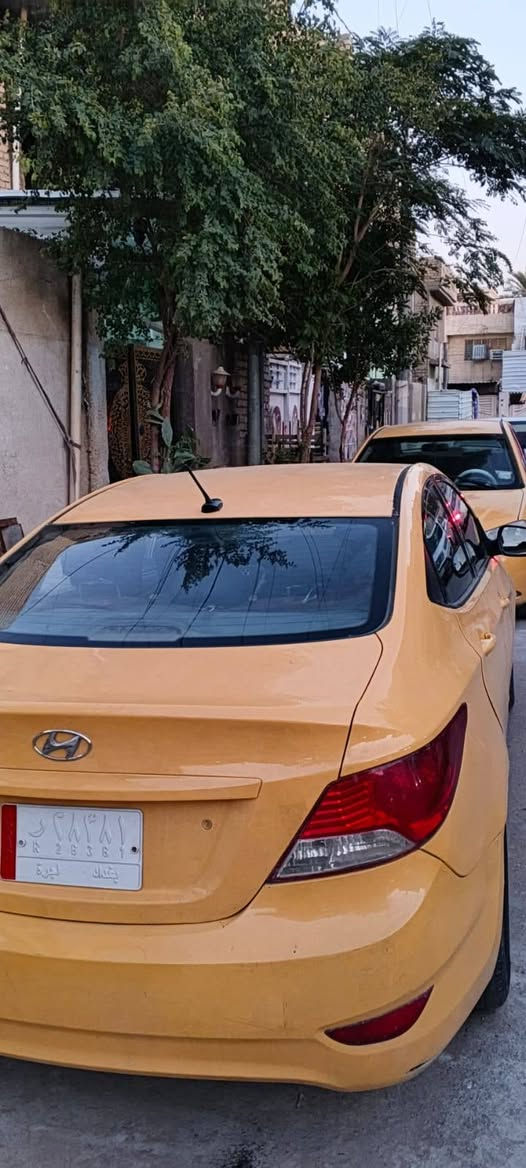 للبيع اكسنت موديل 2013 وارد امريكي حادث جاملق يمنة السعر 75$وبيهه مجال بسيط للاتصال على الرقم ***********
