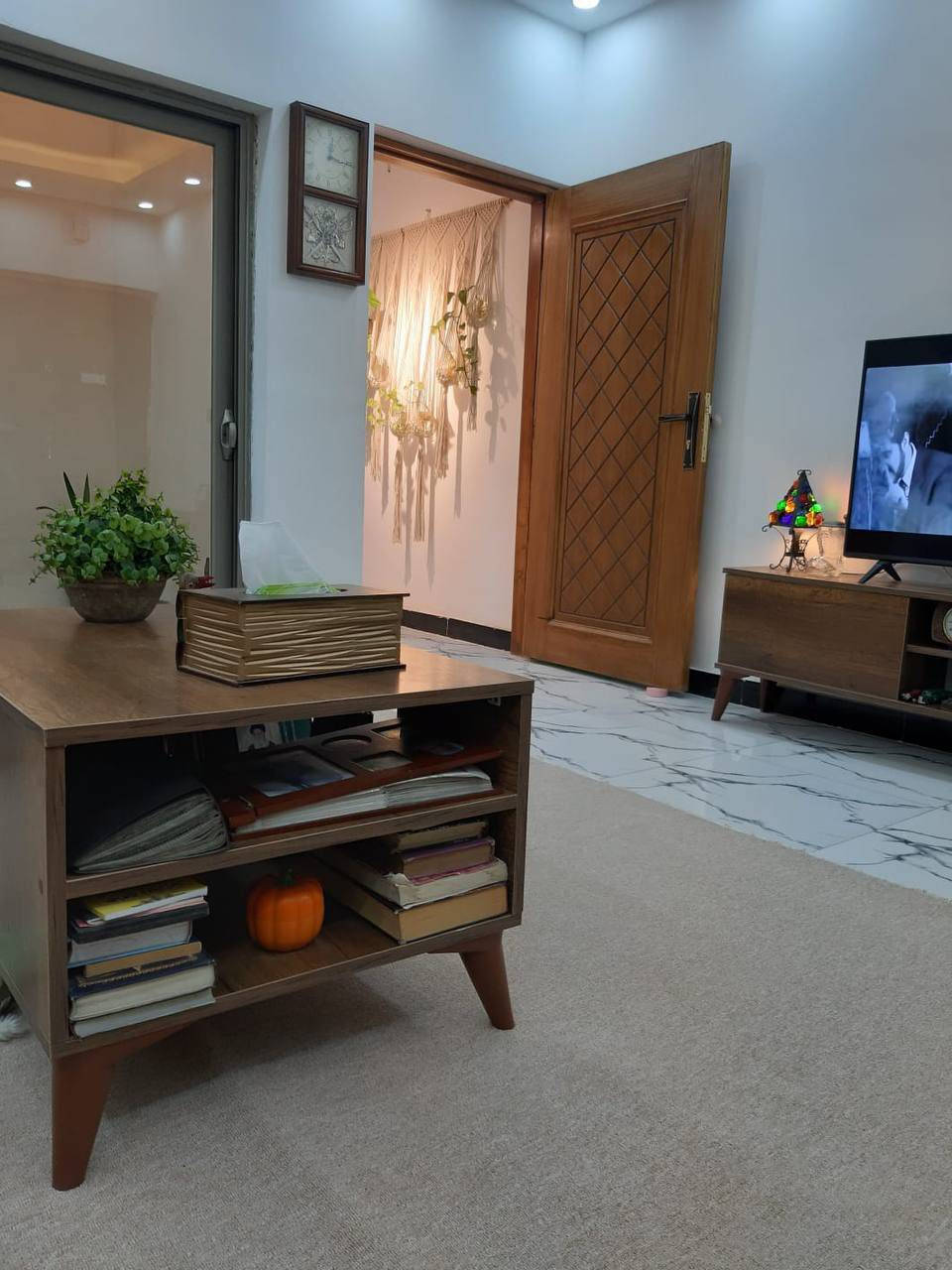 عرض حصري مكتب المسار الهندسي
🔥🔥🔥🔥
منزل كلاسك الموقع البنوك الميثاق..

الواجهة 4.5.           النزال 20 

المساحة 90 متر 

يحتوي كراج + حديقة + خدمات صحية + استقبال ظيوف + منور + مطبخ طعام + خدمات صحية + صالة 
ط1///2غرف نوم + خدمات صحية بيتونة + سطح 
احمد الجبوري 
التسلسل 61 
السعر والعروض داخل الرابط

https://t.me/Almsa34

للاستفسار ادارة المكتب 
***********
