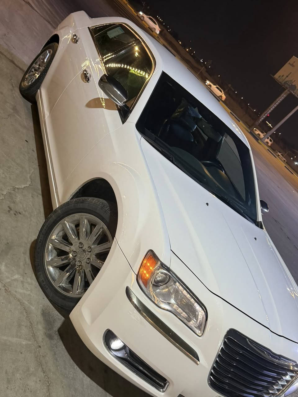 سلام عليكم اوباما لبيع موديل 2012 كفاله عامه عده بارد شويه كنديه سياره جديده حيل رقم دهوك منتهيه سنويه وكاله تحويل ماكو شكال ويل جديد تخم تاير جديد حداديه اي نقص ما بيه مكانه بصرة  ***********
