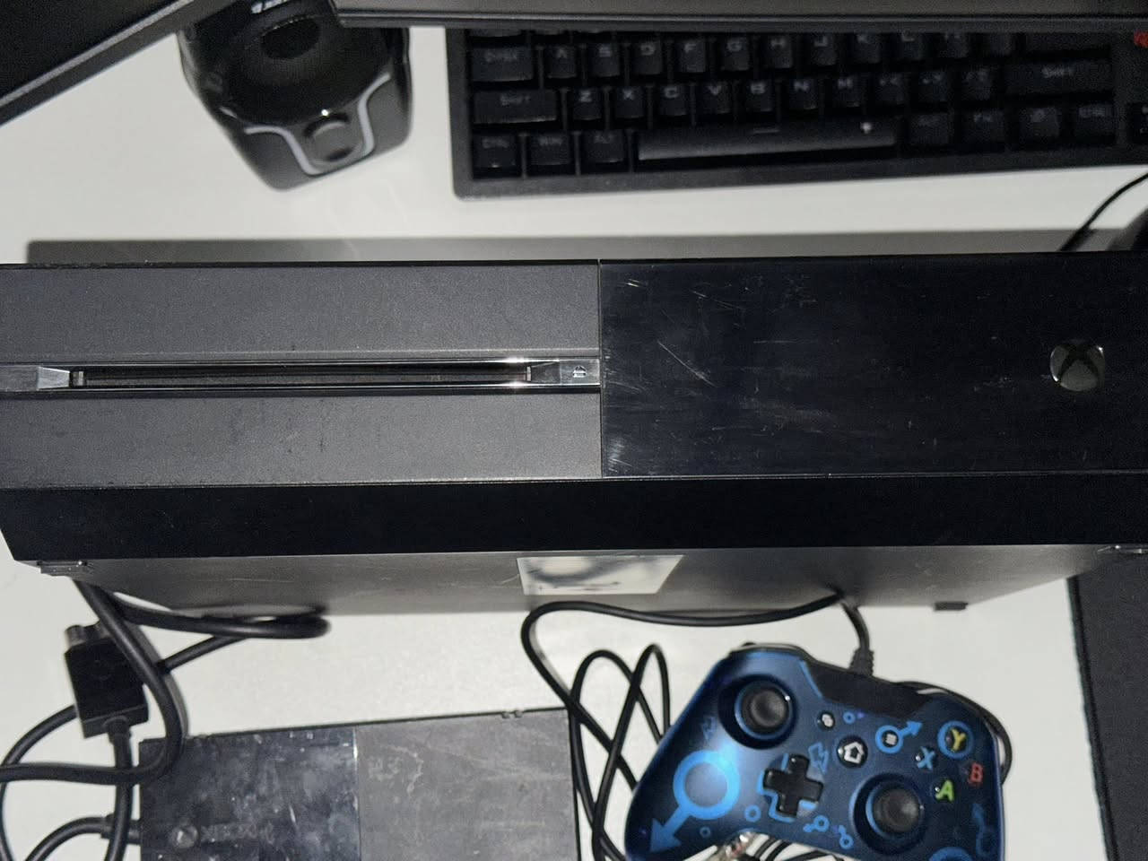 اكس بوكس وان للبيع  نظيف كلش وياه كل ملحقاته ، مفتوح فقط لغرض التنظيف مضمون ، سعره١٢٠ وبيه مجال ، مكاني بغداد


**إذا كنت صاحب هذا الإعلان وتريد حذفه لأي سبب، رجاءا أرسل رسالة إلى الدعم الفني**