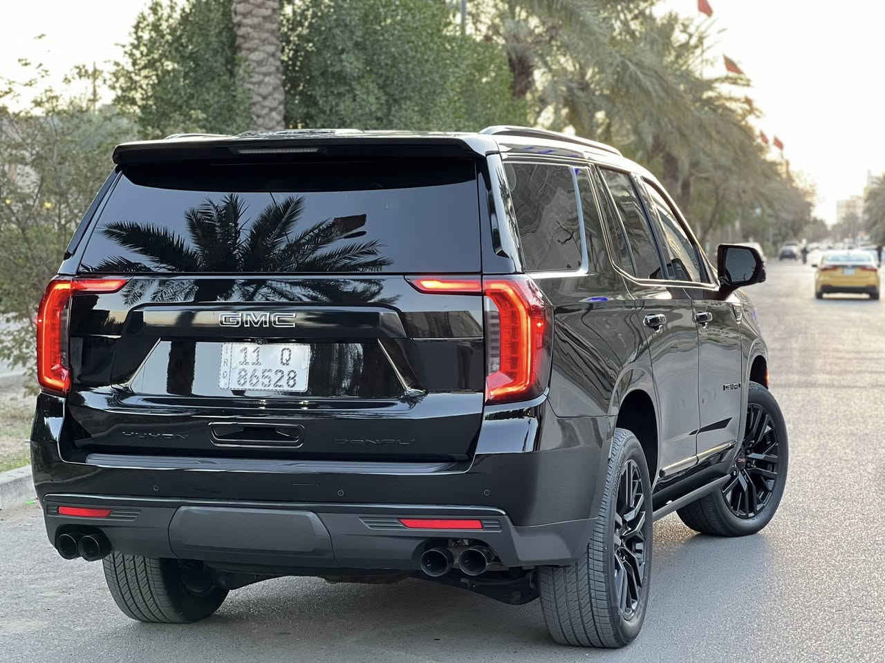 السلام عليكم
جي ام سي يوكن 2022 slt مواصفات دنلي فول دخول جديد وترقيم جديد بسمي بغداد داخله بكتاب دبلوماسيً
بتره ( وارد أمريكي ) ضرر جاملغ وبنيد فقط شاصي كفاله من زلغ 
فول  مواصفات 
داخل اسود طراز الابيض ملكي سياره بلاك بل كامل 
المحرك : V8.  5.3L المرغوب
المواصفات : فوول
* بانوراما
* مصابيح أمامية زنون . 
* كشافات الضباب زنون . 
* المصابيح الأمامية مع LED . 
* حساسات . 360درجه
* شاشه كبيرة مع نظام ملاحة نفكيشن GPS .
* سستم صوت bose.
* مقاعد أمامية كهربائية عدد 2
* مقاعد أمامية تبريد وتدفئة . مقاعد خلفيه VIP👑 
* تشغيل عن بعد . 
* مرايا متحسسة للاضاءة 
*العالية . مرايه داخليه نضام كأمره كامرات 360درجه جانبيه واماميه وخلفيه
دوس كهرباء شفط دبل كزوز دنلي خلفي
العنوان: بغداد  / الدوره 
السعر  448 وبيهه مجال قليل 
صور الحادث على واتساب اي ستفسار اتصل وتدلل رقمي ***********
