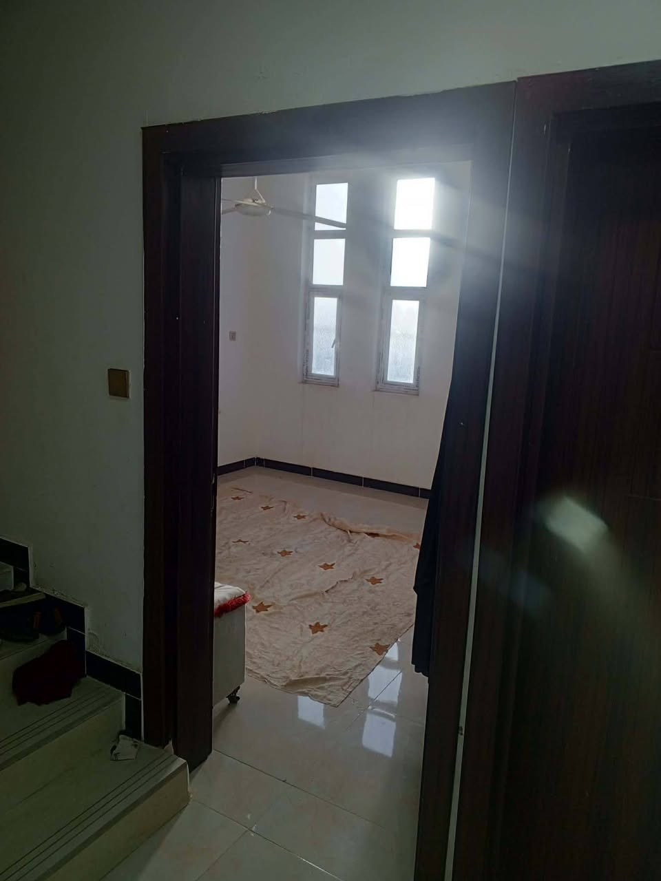 بيت طابقين للبيع   200 م فئه D داخل مجمع لؤلؤه ساوه  مقابل المستشفى الالماني جهه السيد علي ظاهر الشارع الثاني مقابيل المولدة الجديدة   يتكون البيت من 3غرف وصاله ومطبخ  واستقبال  ( براني ) و3صحيات 
(١)الطابق الارضي غرفه +صاله +استقبال+مطبخ +صحيات داخل البيت +حمام خارجي وصحيات + حديقة 
(٢) الطابق الاول غرفتين +حمام كبير +صطح اول 
 
تفاصيل اكثر .خاص او اتصل
للاستفسار 
***********

— في ‏‏السماوة‏‏
