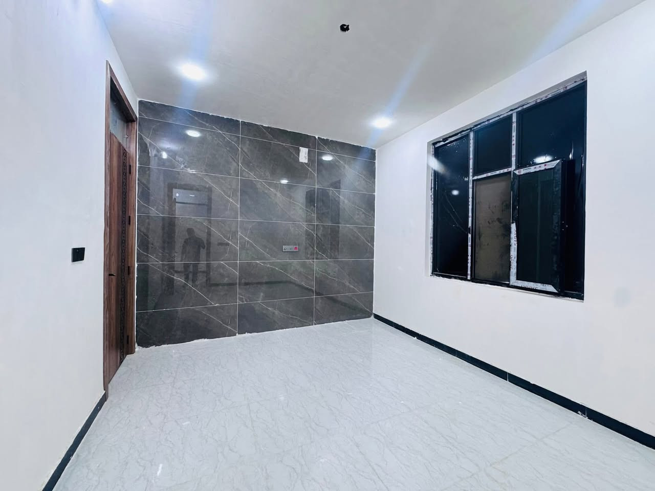 #للإيجار #شقه #جديده

 الموقع: #نــادر الاولى قرب حي الزيتون 

#خدمات #مجاري #تبليط ماء كهرباء

#مجهزه بتانكي ماء #وسخان #وماطور

#تحتوي على #غرفتين نوم وصاله ومطبخ ومجمع صحيات غربي وشرقي 

#تحتوي على عازل #حراره وبروده
مجهزه بشبابيك المنيوم ومانع #حشرات 

#مبلغ الايجار // 500 الف قابل للتفاوض

________________________
للاستفسار على باقي  التفاصيل 
لطفاً الرجاء الاتصـــال او مرآسلتنا على الواتساب ⤵️
🔻🔻
سيد رائد    
📞0️⃣7️⃣8️⃣3️⃣1️⃣1️⃣6️⃣1️⃣6️⃣4️⃣1️⃣             
سيد حسين
📞0️⃣7️⃣8️⃣7️⃣2️⃣5️⃣7️⃣4️⃣7️⃣3️⃣3️⃣

              او وآتســــــاب📲

المكـــــتب ☎️ 
***********
***********
‏‎     🧱#مكتب_عقارات_سيد_رائد🧱

               🏗️ #مــوقع_المكتب🏗️
📍{بابل/الحله شارع نادر الرئيسي مقابل  شارع الطب العدلي بالقرب من اسواق الجمل }

_______________________
#تنوية / لمن يرغب عرض عقاره فـــي صفحتنا يرجى الاتصال بنا 
_______________________
أنتبــه🔻🔻
🔳#الصفحه_الرسميه_للمكتب_فقط✅
