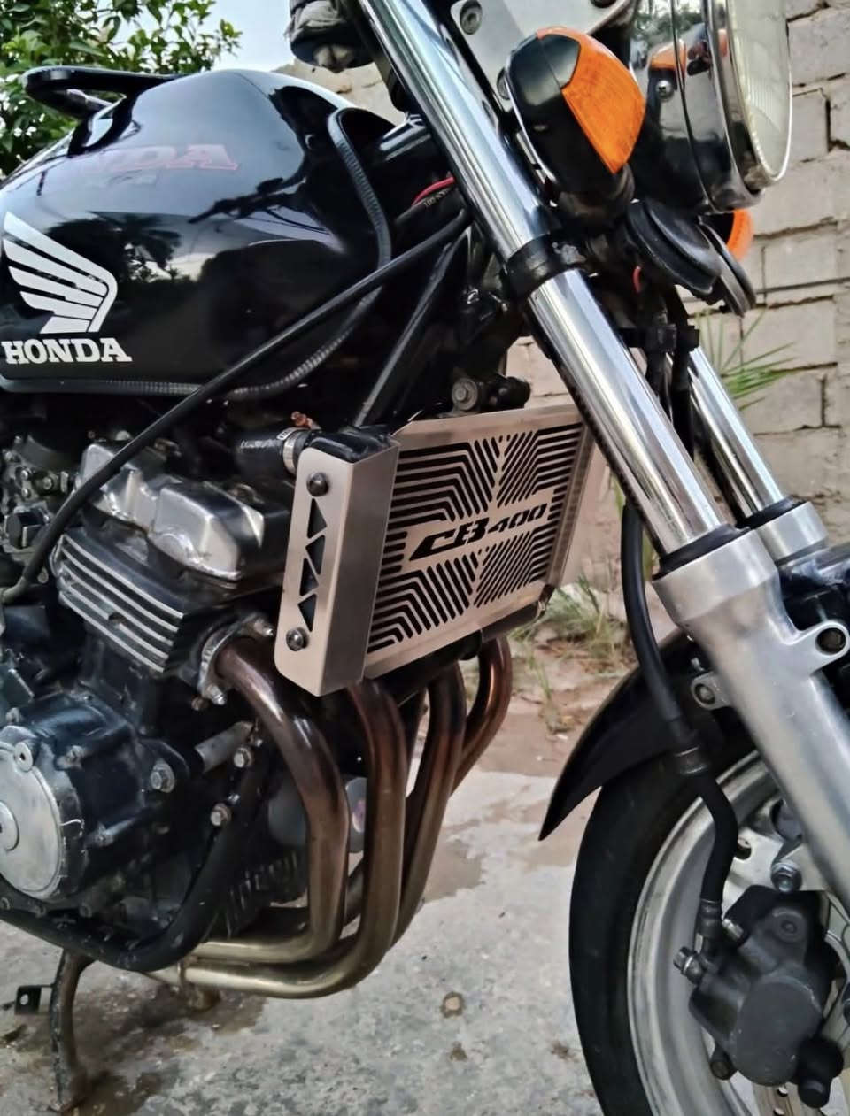 Cb400 محرك رمبة جديد
دراجة كاملة نقص بس دبلات كايمة 
شلعة ومعدل 180 
محوك مكفول لاصوت ولا تبخير ولا تنقيص كل خلل ماكو 

دراجة مابيها اي شي نهائيات بس دبلات سويهن واذا متريد يمشنك 

***********
