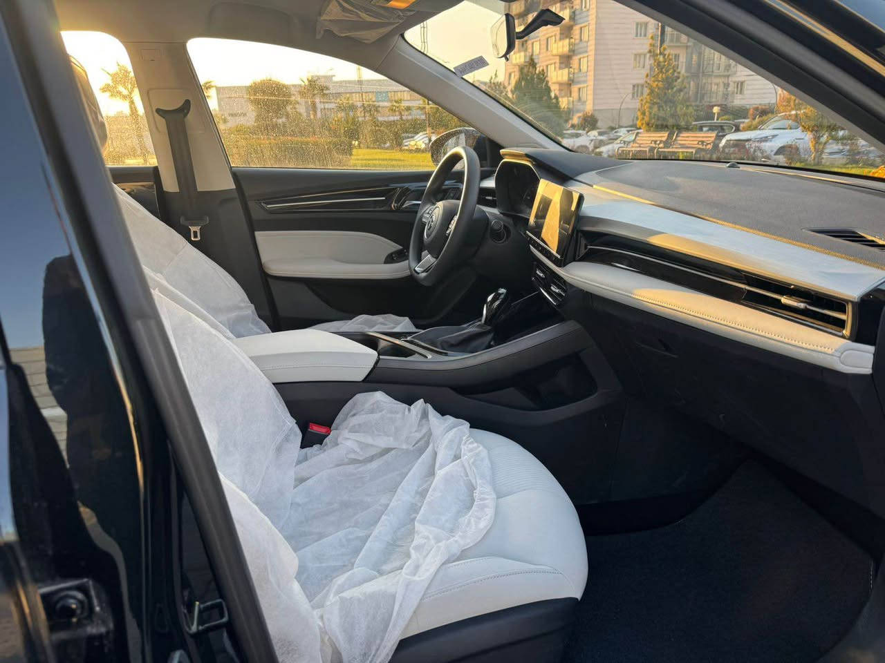 ‏‎‏‎ئێم جی ٥ پڵەس/MG 5 Plus
‏‎‏‎‏‎مۆدێل ٢٠٢٥ مکینە ١.٥
‏‎‏‎‏‎٦ ساڵ يان ٢٠٠,٠٠٠ کم ضمان لەلایەن شه ريكه 
‏‎‏‎‏‎
‏‎‏‎مواصفات خلیجی کۆمفۆرت ‏‎نیو مواصفات،بەصمە، ئۆتۆهۆڵد و برێک کارەبایی، لایت زینۆن، ویلکپ ١٦، ئیشارەتی سەر ئاوێنە، شاشە، حساسات، لید، تبرید مرکزی، تحدید سرعە، تحکم ستیرن، حساس تایە، سوکان ڤۆلیۆم ،بلوتوث، تبرید الکترونی، ناو زەرد، ئەی بی ئێس، ٢ ئەیرباگ، قوة حصان ١٠٨.
ژ.م ***********📞 السليمانية, العراق
