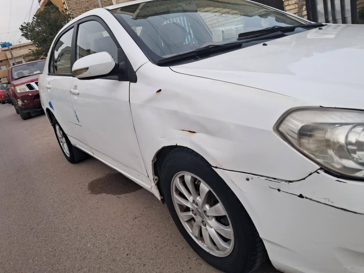 BYD جي 3 موديل ٢٠١٥ للبيع السعر ٥٠ ورقه وبيها مجال 
الاتصال ***********
