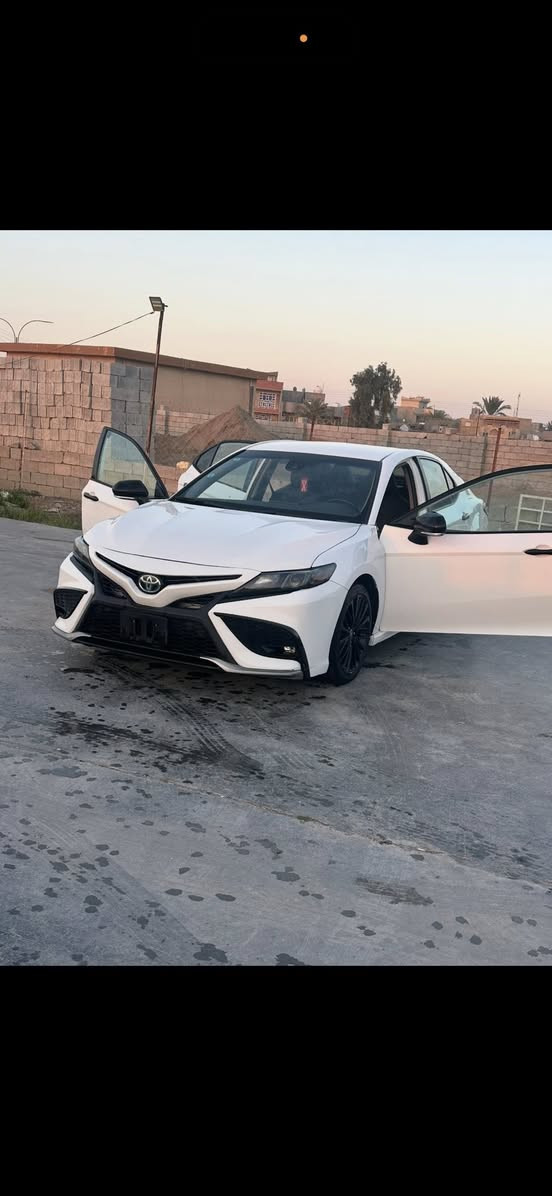 للبيع كامري موديل 22 هايبرد بنزين فول عدا فتحه حادث موضع صبغ 3 قطع فقط بدون داخل سعر جدا مناسب بدون مراوس 175 ورقه ***********
