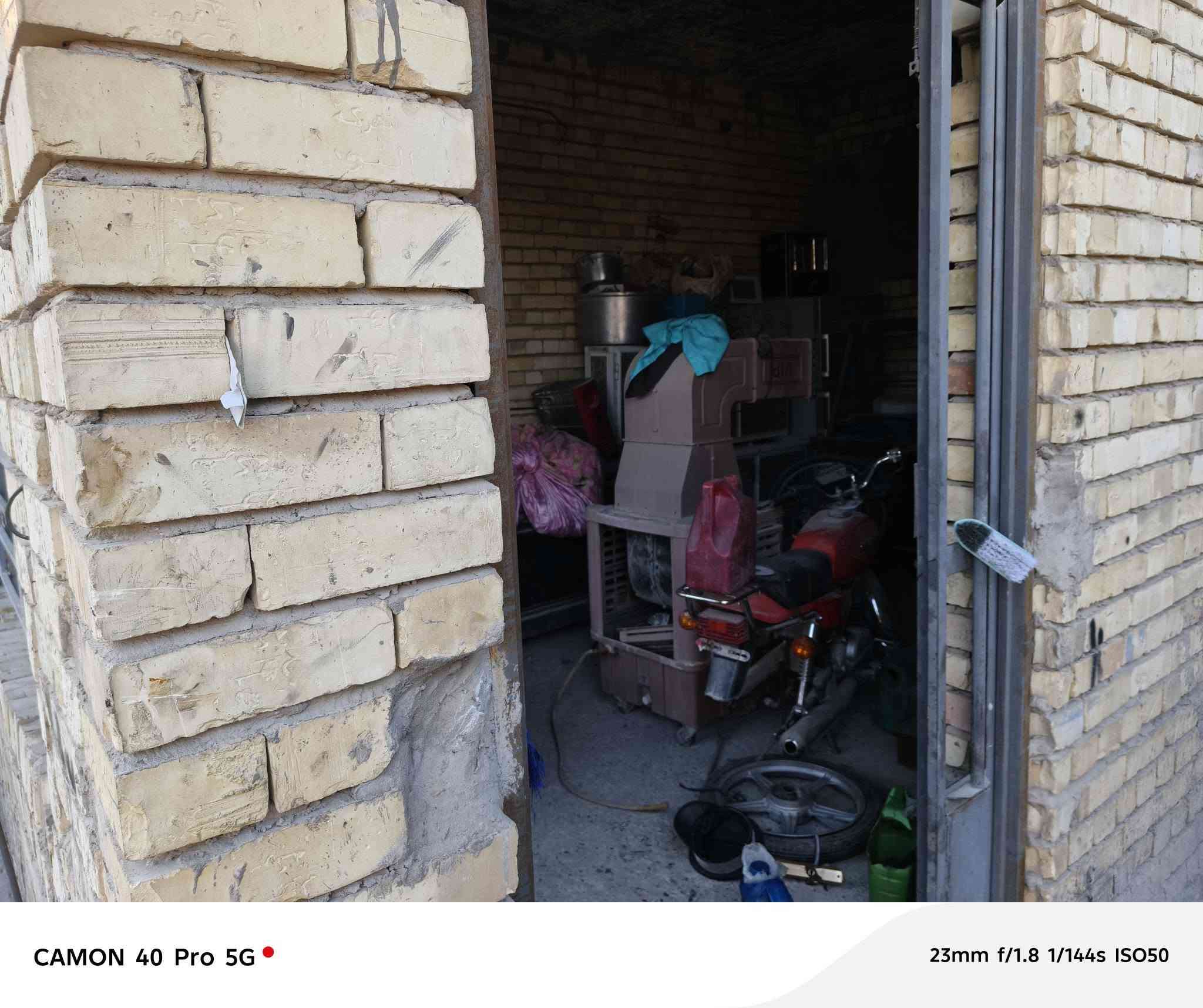 سلام عليكم بيت للبيع في منطقه الحميديه عله الشارع ركن بيت موضح بصور والمقطع السعر 115مليون غير قابل للتفاوض للستفسار ***********
