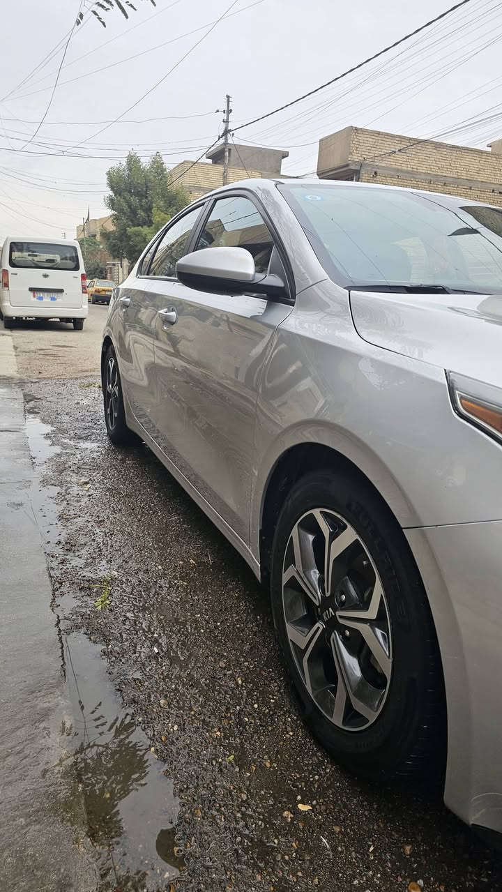 السلام عليكم فورتي ٢٠٢٠ حادثة بنيد سطحي بدون دواخل بيهة منضومة غاز كير at السيارة مكفولة ماناقصهة برغي السعر ١٢٨ غير متوفرعل خاص الشراي يخابر ‎0773 480 8743
