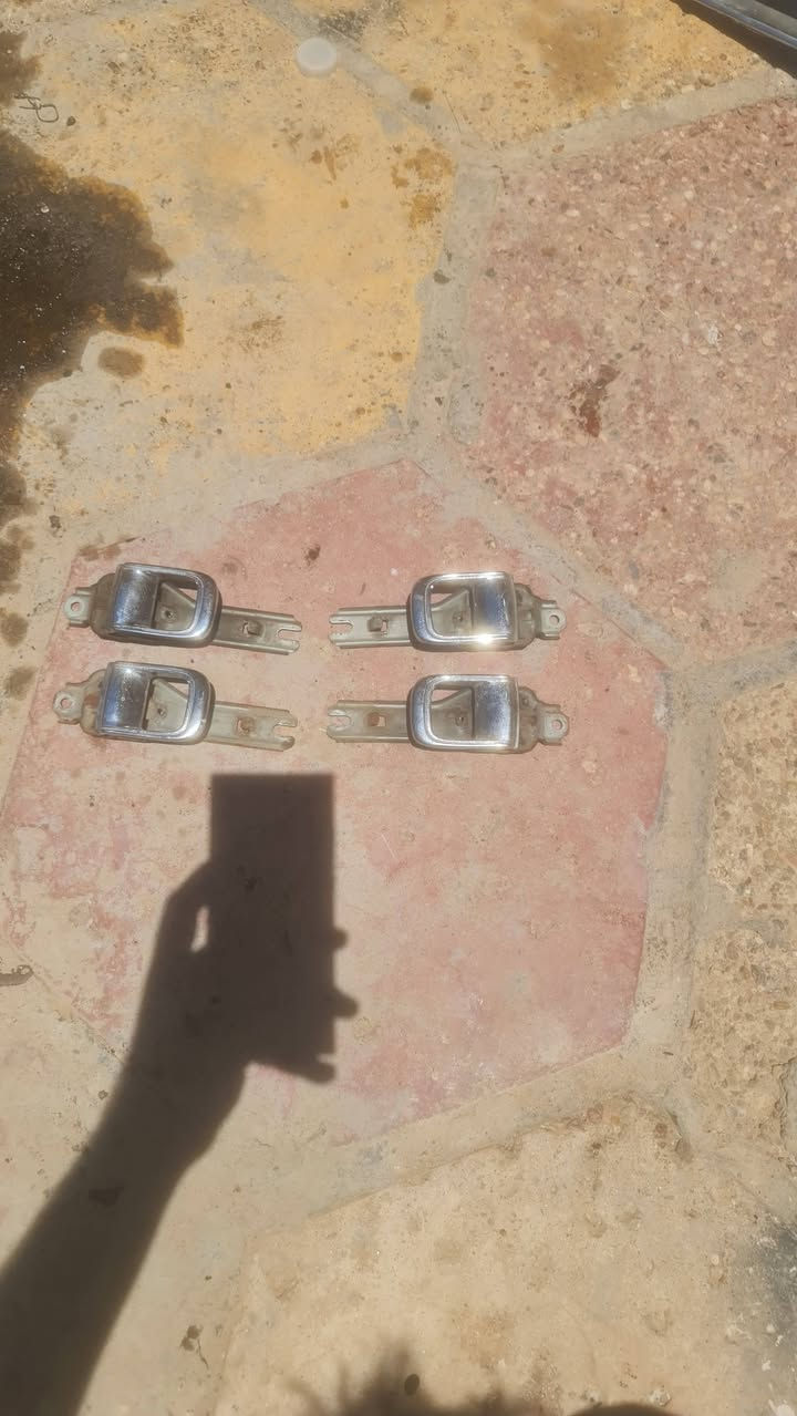 سلام عليكم غراض ارنب للبيع ***********البصره
يدات باب 4 داخليه 40الف
يدات باب خارجيه 4 60الف 
مواطير جام 3السعر75الف
قفالات باب4السعر100الف
جام البيبان عدد6السعر100الف
مسطره بخاخات 2500السعر60الف
كيس امامي محرك3000فيفيتي25الف
بيبان عدد4فارغات السعر100
بنيد 75الف
غبق جنطه75الف
جاملغات 2السعر50
واتر بم 2500السعر25
ديلكو2500السعر50شغال 
مرايات باب جانبيه السعر40

