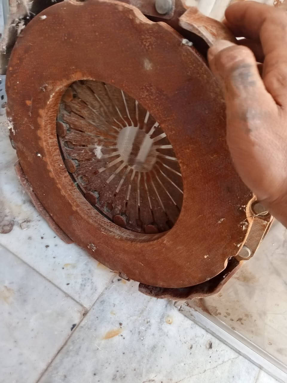 اخوان صينيه اتيكوموسسه اصليه جديده كارتون 8برغي مع تاروسه هواء شرط الشغل..السعر500....***********
