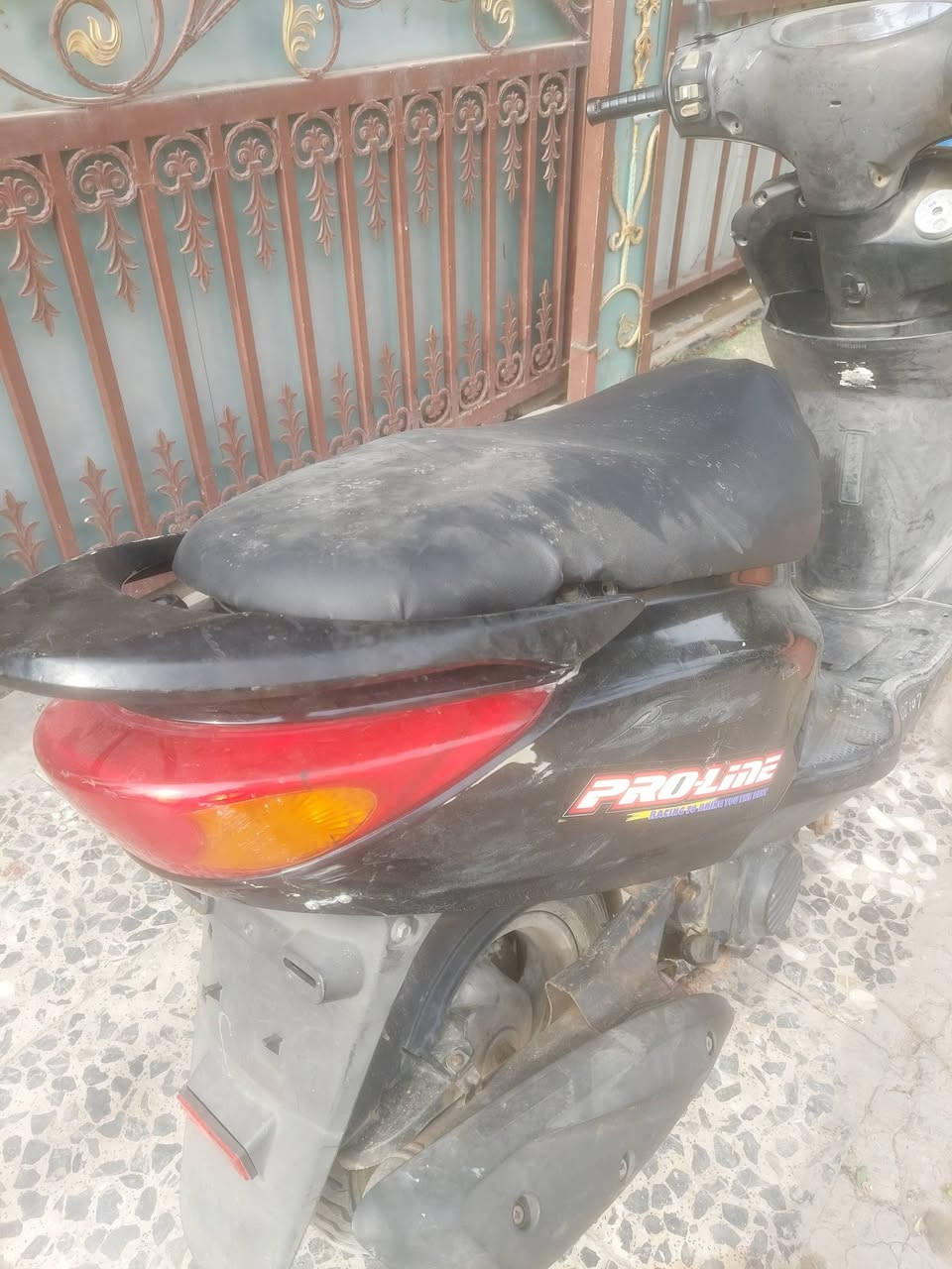 سلام عليكم بريز دراجه نضيفه تشتغل هندر نقصه باتري. كيجات كهربائيات شغاله.   مكينه ناعمه. سعر ٣٧٥. مكاني البياع.   ***********
