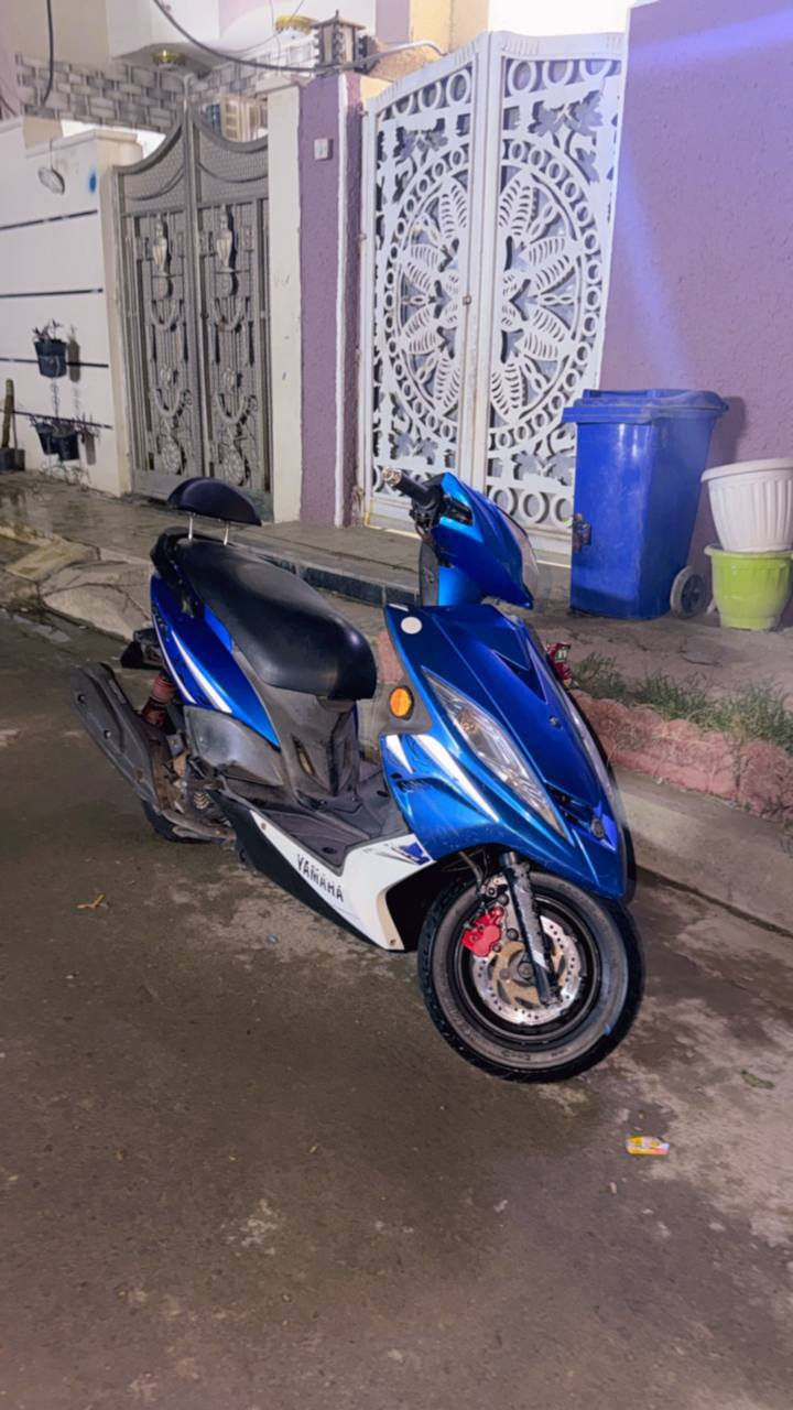 دراجه جي تي ار + موديل 12
 + سرعه 140 
+ دراجه بلادي مكفوله مكينه 
+ بوكه
 + كفر 
+دراجه نضيفه شوفت عينكم 
+ بيه تجوه + زنون ابيض قوي اصلي 
+كلشي بيه بلادي ما مفتوح برغي بيه تجي وأشوف دراجه 
+تواصل واتساب + أو ع الرصيد + ***********
+ موقع بغداد حي اور ام الكبر و الغزلان 
سعر مليون و 100 وبيه مجال
