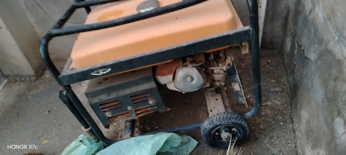 سلام عليكم مولده للبيع 28امبير
شرط النظافه  مشغله ايام المشايه فقط 

ملف نحاس مامفتوح برغي بس ماكله التراب 

مكانه ناحيه  سوير

سعره 250 وبيه مجال 

***********
